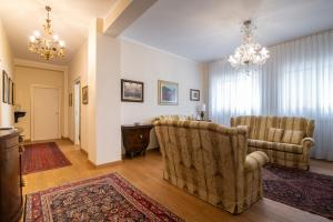 a living room with two chairs and a table at Residenza Maria Luisa in Padova