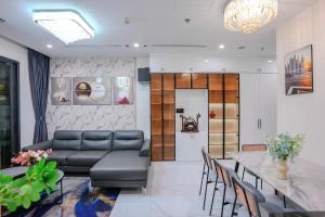 a living room with a couch and a table and chairs at Shi House -Modern Luxury 2BR Apartment BE3 Beverly in Ấp Thạnh Lộc