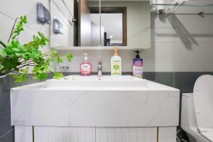 a bathroom with a white sink and a mirror at Shi House -Modern Luxury 2BR Apartment BE3 Beverly in Ấp Thạnh Lộc +30 photos