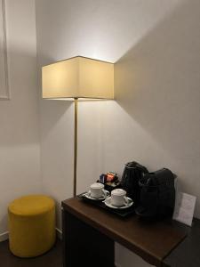 a room with a table with two cups and a bag at BB Hotels Smarthotel Missori in Milan