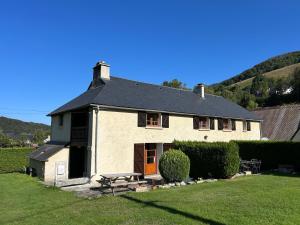 a house with a picnic table in front of it at Gîte de La Séoube in Campan