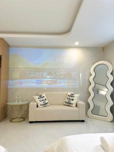 a living room with a couch and a large painting at Gold Lucky Homestay in Thôn Trường Giang