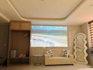 a living room with a couch and a view of the beach at Gold Lucky Homestay in Thôn Trường Giang
