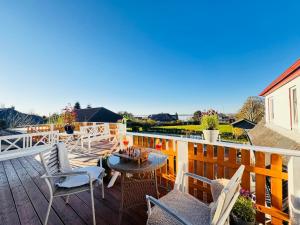 a patio with chairs and a table on a deck at Nordkiek No 8 Für 4 Person mit Meerblick in Westerholz
