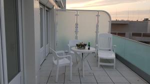 a balcony with a table and chairs on a balcony at Alte Teestube Alte Teestube 14 in Norderney