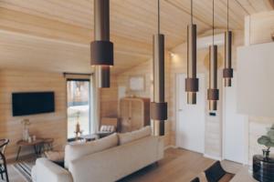 a living room with a couch and chandeliers at Resort Wilsumer Berge in Wilsum