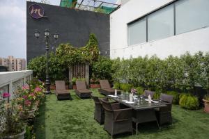 an outdoor dining area with a table and chairs at Grand Mercure Vadodara Surya Palace in Vadodara