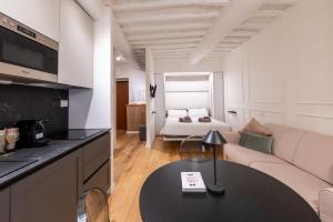a living room with a couch and a table at GL Suite Via Baglioni in Perugia