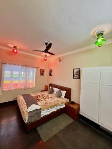 a bedroom with a bed and a ceiling fan at L2 Darbar Kothi Heritage Living in Jodhpur
