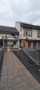 an empty parking lot in front of a building at CaiPods Backpacker Hostel by G10 Guest House Bandung in Bandung