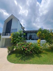 a white house with plants in front of it at Chao Pao Villa Phase 2 in Ko Phangan