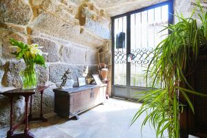 a room with a window and a table with plants at Guest house SAL E PEDRA in Villanueva de Arosa