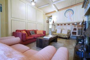 a living room with two couches and a coffee table at Guest house SAL E PEDRA in Villanueva de Arosa
