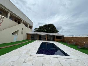 a house with a swimming pool in the yard at Sonho Meu in Saquarema