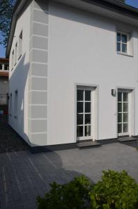 a white house with two windows at Ferienhaus Binz in Binz