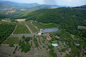 an aerial view of a farm with a house and a lake at Agriturismo Preggio in Umbertide