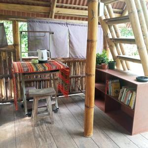 a room with a desk and a chair and a table at Cabaña Bugambilla in Macas +5 photos