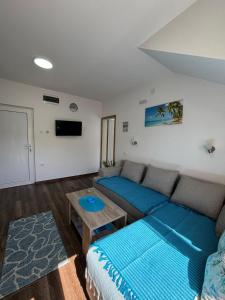 a living room with a couch and a bed at Vila Mir Banja Vrujci in Gunjica