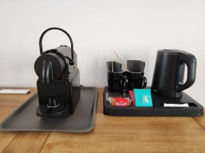 a tray with headphones and coffee cups on a table at La ROCHE D'ANJOU in Saint-Mathurin