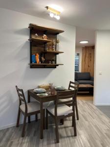 a dining room with a table and chairs in a room at Rawda Ferien Wohnung in Interlaken +3 photos