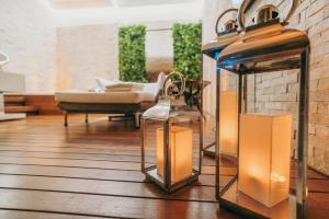 two glass lanterns on the floor of a living room at Luna Blu Concept in Curitiba