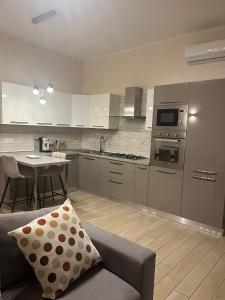 a living room with a couch and a kitchen at DIEGOPAS Sweet Home in SantʼAntonio Abate