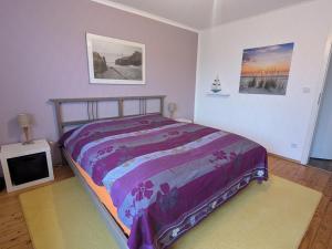 a bedroom with a large bed and a tv at Ferienwohnung Lachen in Lachen