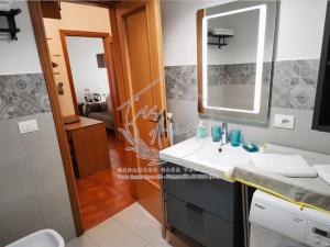 a bathroom with a sink and a mirror at CasAmare in Francavilla al Mare +7 photos