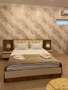 a bedroom with a bed with two towels on it at Panorama in Sighnaghi