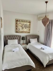 two beds sitting next to each other in a bedroom at GA apartments in Kato Pyrgos
