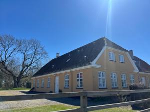 Bygningen som feriehuset ligger i