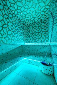 Łazienka w obiekcie Karkonoski SPA - Bufet mini All Inclusive gratis!