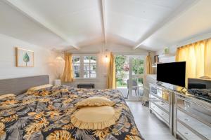 a bedroom with a bed and a flat screen tv at Casa Caro in Estepona