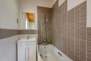 a bathroom with a tub and a toilet and a sink at Field View 2 bed - Hazel in Eye +20 photos