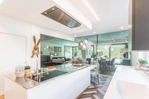 a kitchen and living room with a dining room at Villa Chiara in Stresa