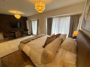 a bedroom with a large bed with pillows on it at Longovers Lodge in Westbourne