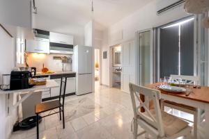 a kitchen with a table and a dining room at Zen Milos Green Apple in Pollonia +48 photos