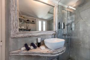 a bathroom with a sink and a mirror at Zen Milos Green Apple in Pollonia