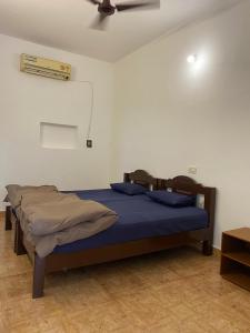 a bedroom with a bed and a ceiling fan at Anthony Stays Anjuna in Anjuna