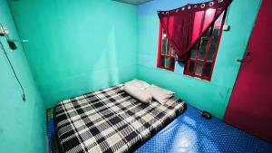 a small room with a bed and a window at Bintang Sawarna 2 By ARBA in Sawarna