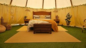 a bedroom with a bed in a tent at Casa Bella Teepees in Zújar