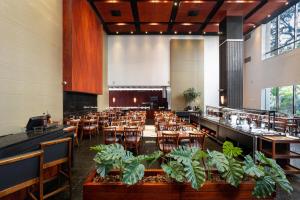 a large dining room with tables and chairs at Radisson Hotel Curitiba in Curitiba