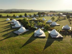 an aerial view of a group of tents in a field at Glamping pospolu in Mokrovraty