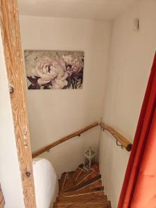 a room with a picture of flowers on the wall at entre vignes et canal in Azille