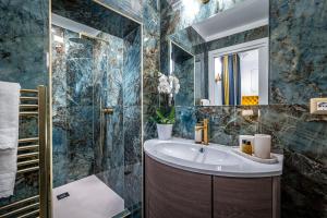 a bathroom with a sink and a mirror at Gold Artè Collection in Florence