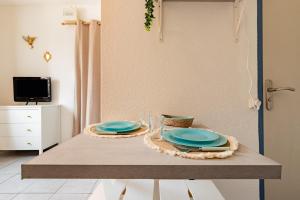 a table with blue plates on top of it at Le Colibri in Foix