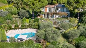 an aerial view of a house with a swimming pool at Villa Rosa del Garda Golf and Bike in Garda