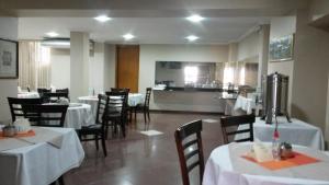 A restaurant or other place to eat at Hotel Monte Libano