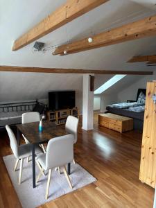 a living room with a table and chairs and a bed at Ferienwohnung Dallinger in Radmer an der Stube