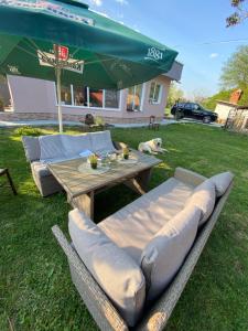 a picnic table with a couch and an umbrella at Motel San Marino in Kuru-Cheshme +6 photos
